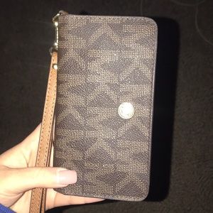 Michael Kors wristlet / wallet